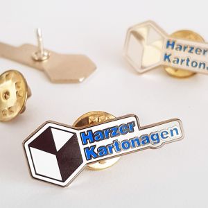Anstecknadeln Harzer Kartonagen