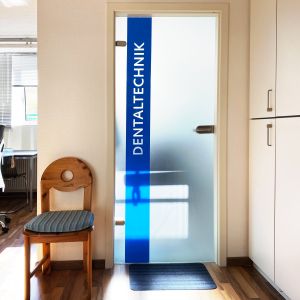 Folienbeschriftung Glastür Zahnarztpraxis Juliusstraße